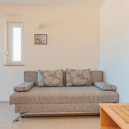 Apartamento Mlasina-3 By Interhome *