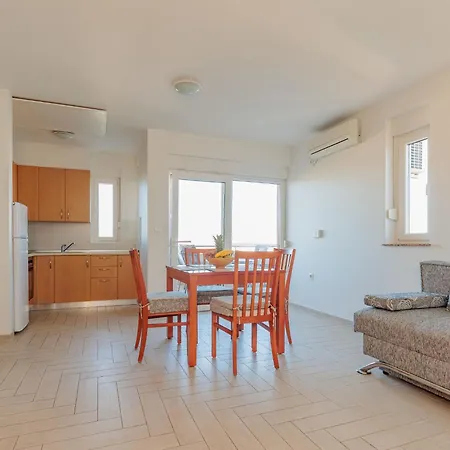 Apartamento Mlasina-3 By Interhome