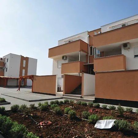 Apartamento Mlasina-3 By Interhome